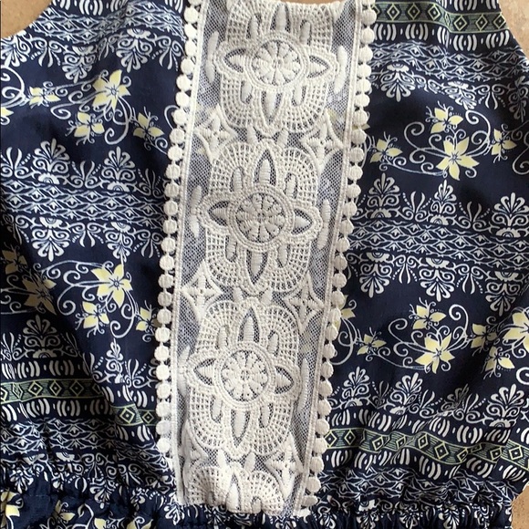 Tops - Picture 3 of 4